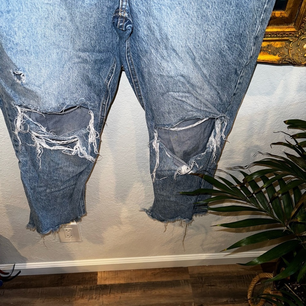 We the Free FP Destroyed Raw Hem High Waist Cropped Jeans Summer Grunge Size 32 - Picture 2 of 6